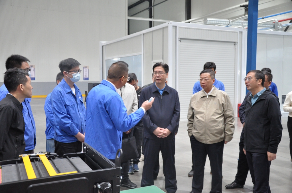 昆明市氢能、储能等绿色能源工业调研组到云南CQ9·电子官方网站动力集团有限公司开展调研